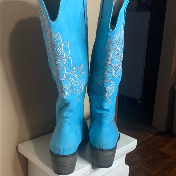 WESTERN Blue Turquoise Heeled Boots with Gray Floral Embroidery Size 8.5 - Picture 6 of 9